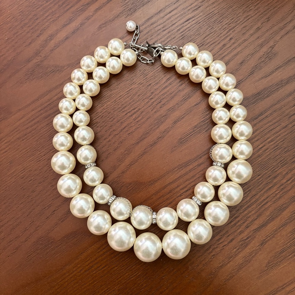 White House Black Market Cream Pearl Necklace
